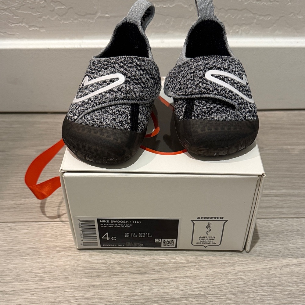 Nike Swoosh 1